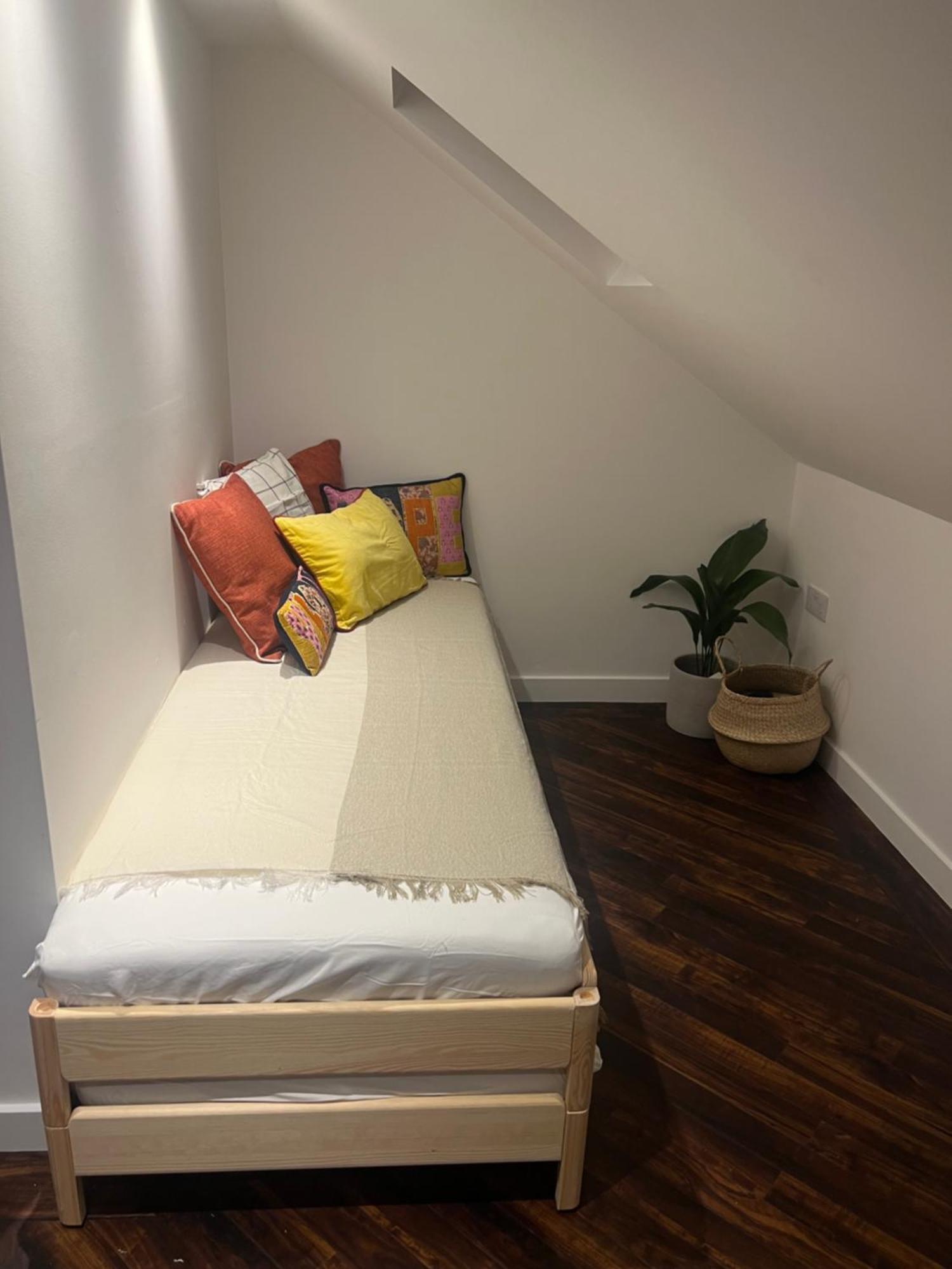 Spacious Battersea And Appartement Londen